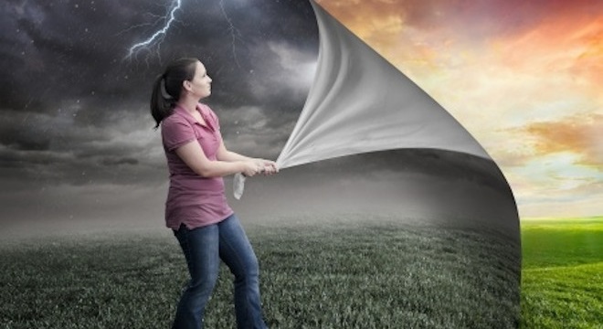 Illustration où une femme tire le voile d'un décor orageux pour laisser apparaître le beau temps