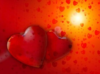 Deux cœurs côte à côte au côté de la Source de Lumière divine