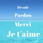 Désolé, Pardon, Merci, je t'aime écrits avec en fond, la mer et le ciel