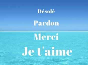 Désolé, Pardon, Merci, je t'aime écrits avec en fond, la mer et le ciel