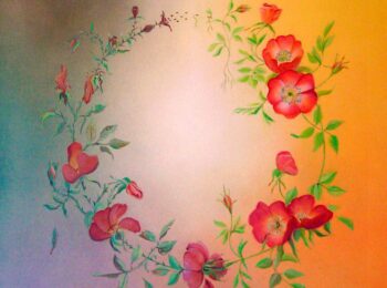 Cercle garni de roses qui fanent sur la fin.