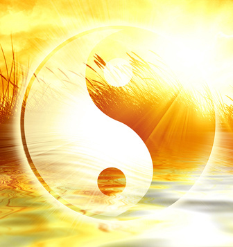 Yin & Yang en filigrane avec le soleil levant en fond